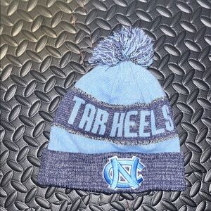 New Era North Carolina Tar Heels Pom Beanie Carolina Blue